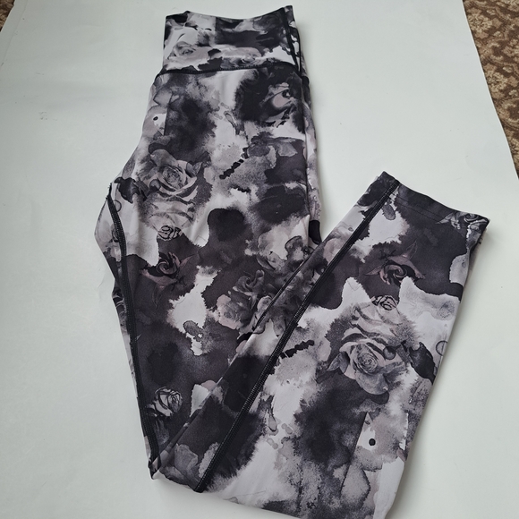 lululemon athletica Black and Gray Kids Leggings - Picture 5 of 9